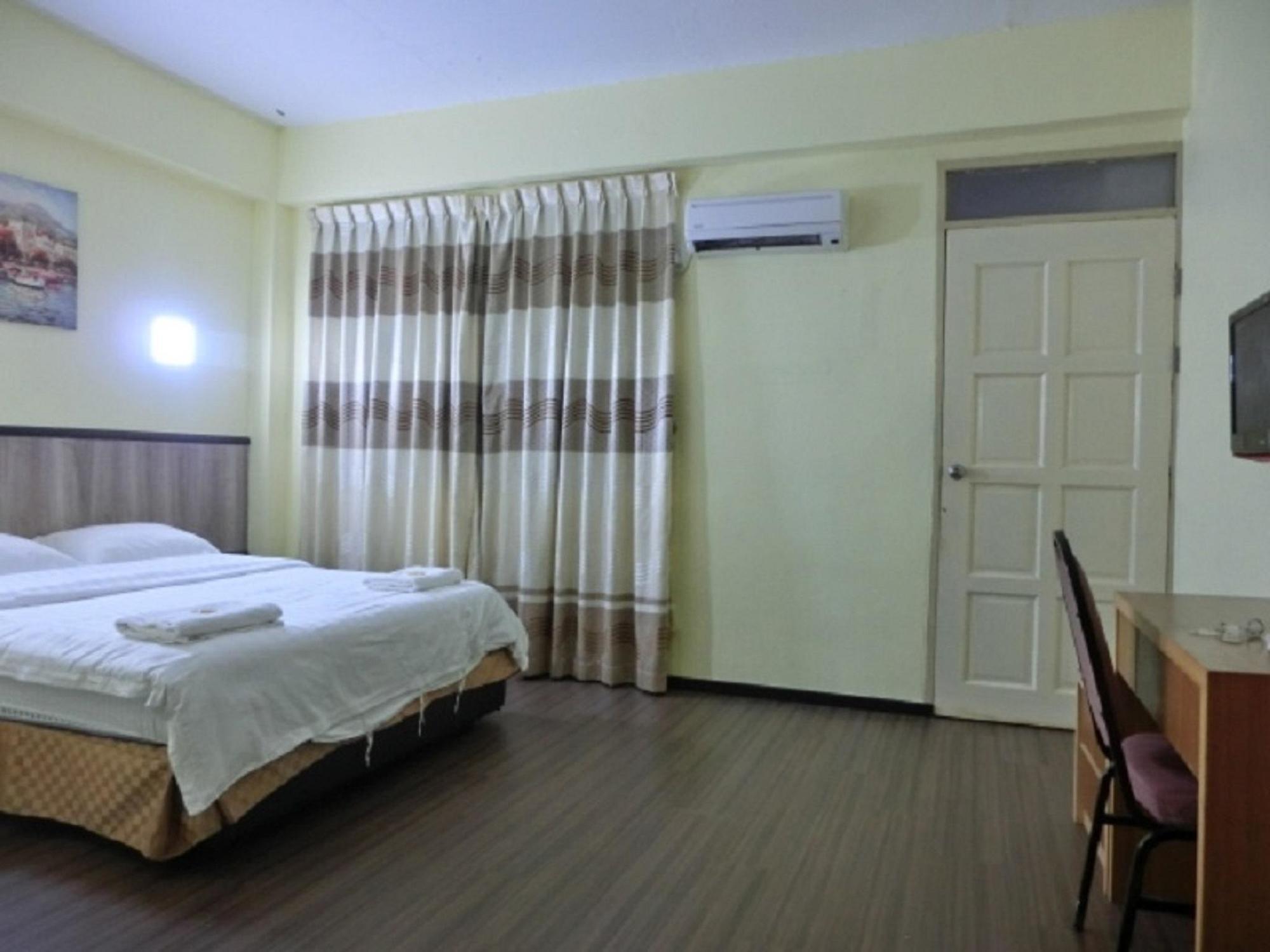 The Garden Inn Miri Extérieur photo